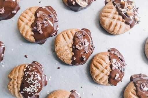 Maca Pecan Butter Spelt Cookies with Dark Chocolate - By Ssayang Vegan